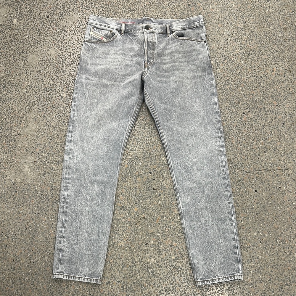 Diesel Gray Straight Jeans with Vintage Appeal